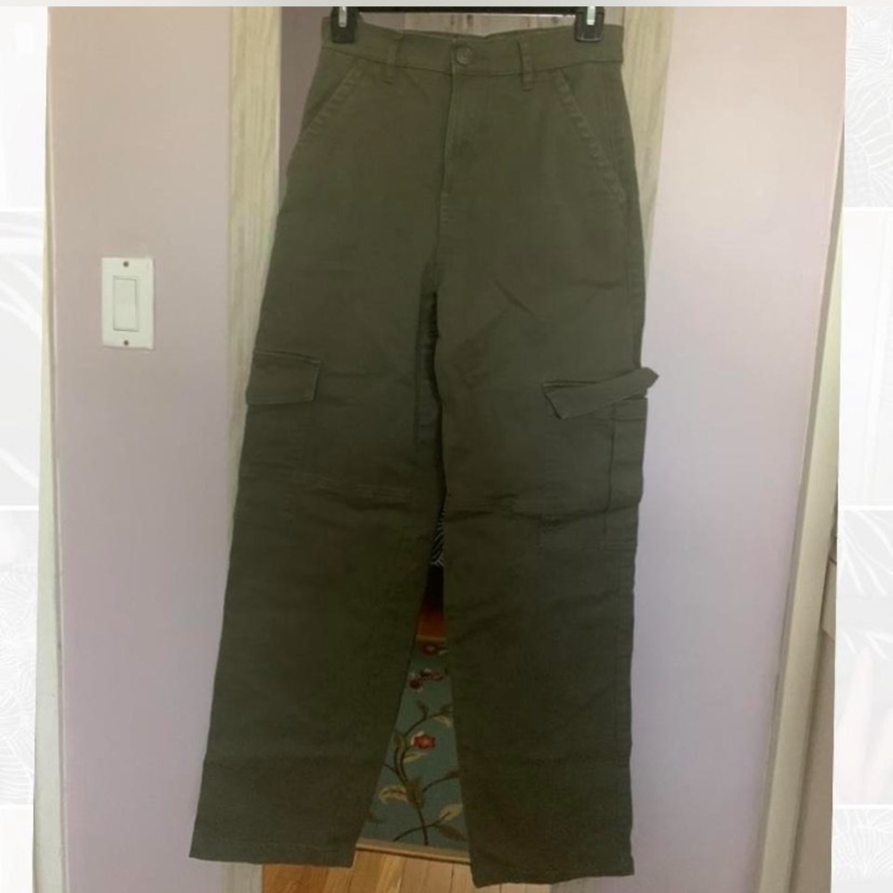 Garage brand cargo pants: XS in army green